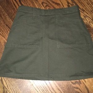 Dark green URBAN OUTFITTERS SKIRT. Gently worn.
